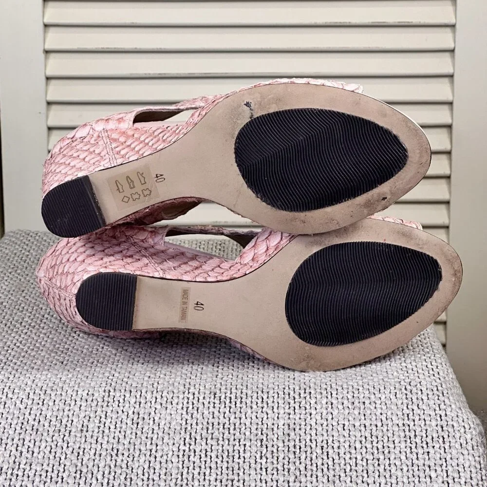 Anthropologie Blush Pink Textured Peep Toe Wedge Heels Ankle Bootie Zip Size 9.5